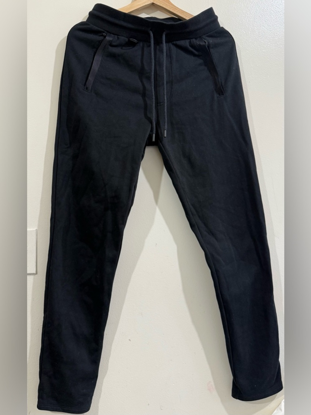 ALO Yoga Black Slim Drawstring Joggers